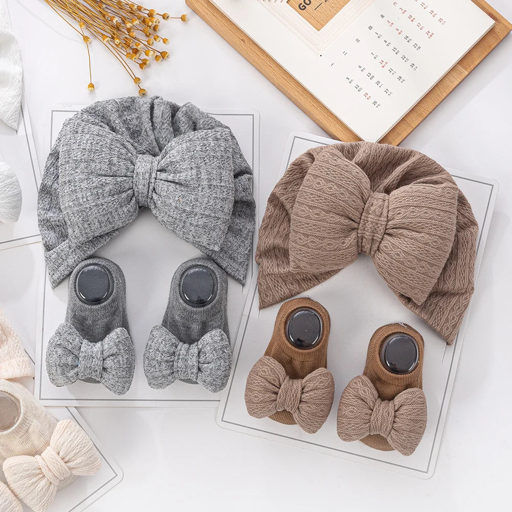 Baby Hat & Socks Gift Set – 3-Piece Bow Beanie & Non-Slip Socks (0–12M)