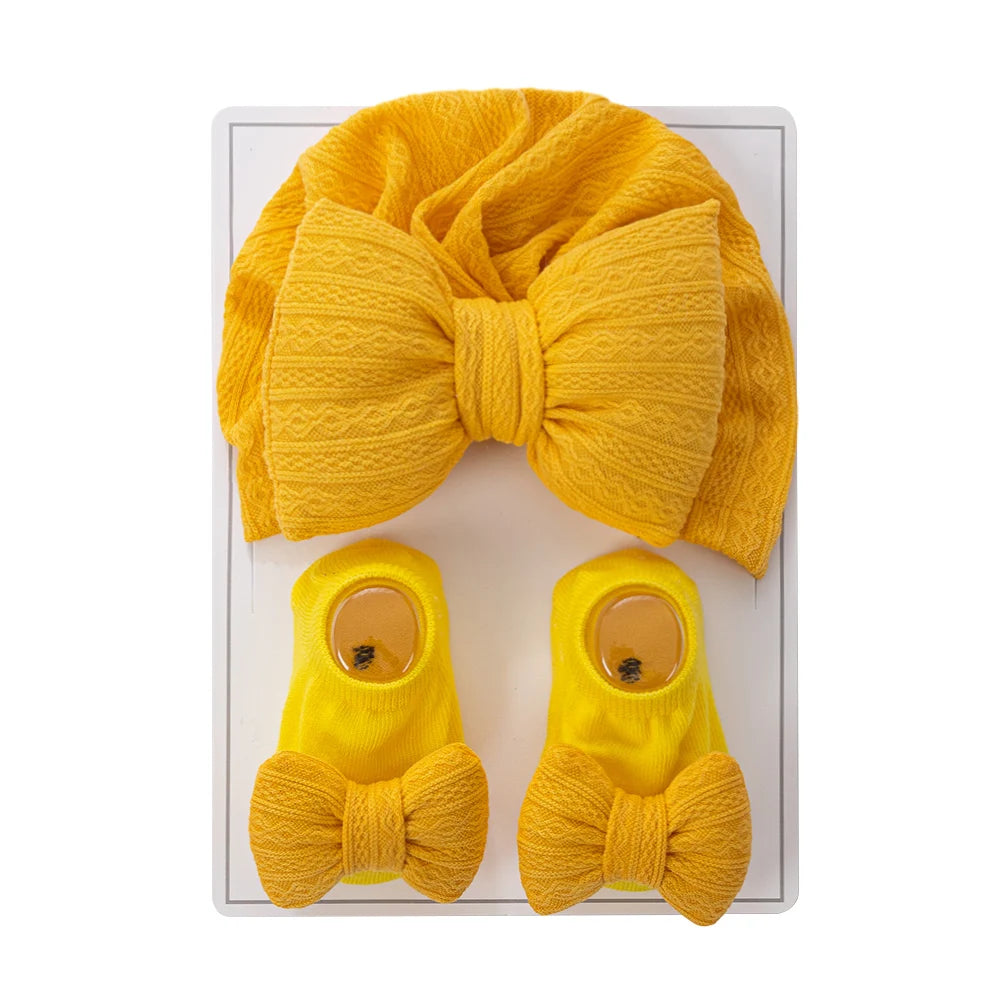 Baby Hat & Socks Gift Set – 3-Piece Bow Beanie & Non-Slip Socks (0–12M)