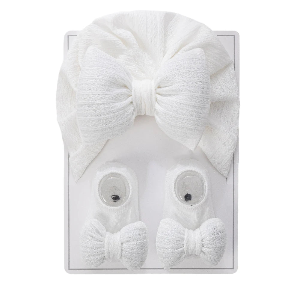 Baby Hat & Socks Gift Set – 3-Piece Bow Beanie & Non-Slip Socks (0–12M)