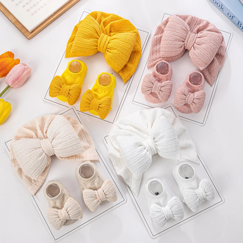 Baby Hat & Socks Gift Set – 3-Piece Bow Beanie & Non-Slip Socks (0–12M)