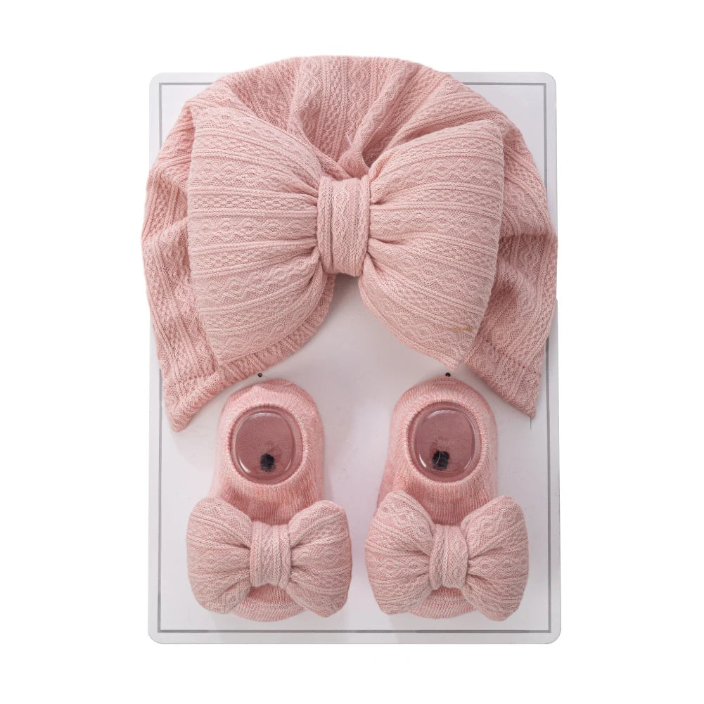Baby Hat & Socks Gift Set – 3-Piece Bow Beanie & Non-Slip Socks (0–12M)