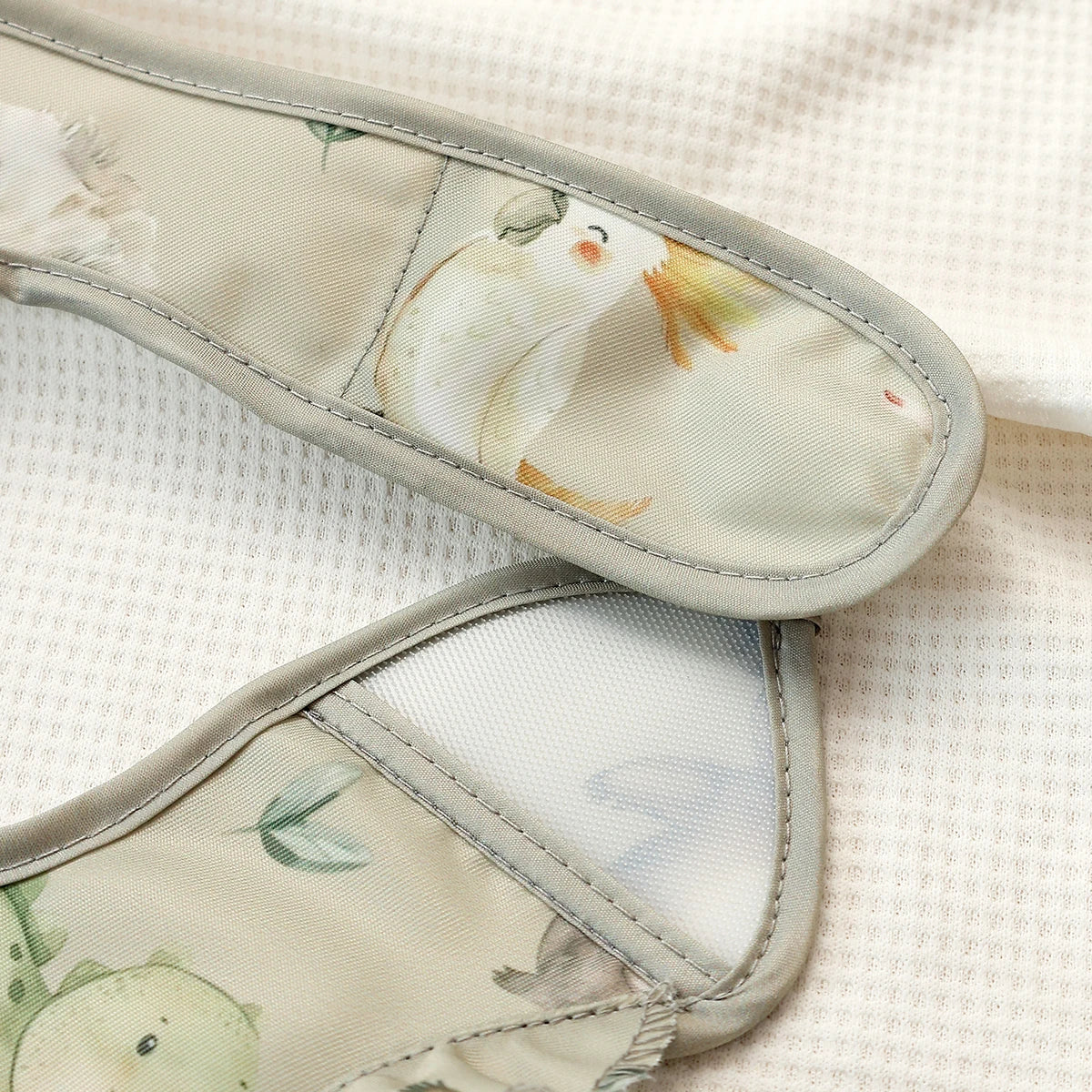 Elinfant 2-Pack Feeding Bibs,Easy-Clean Burp Cloth with Adjustable Closure and Pocket, Mixed Colors,Eating Bibs Aprons Smocks