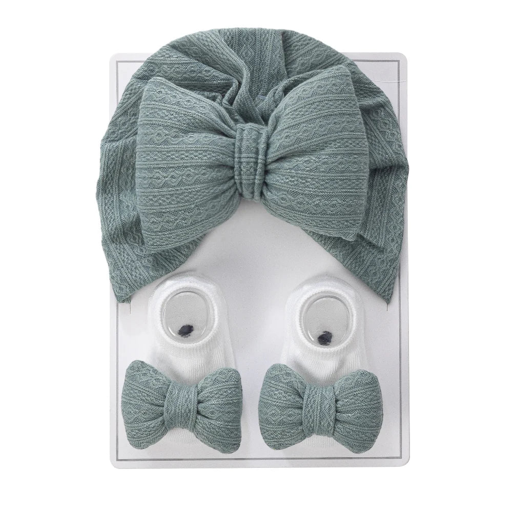 Baby Hat & Socks Gift Set – 3-Piece Bow Beanie & Non-Slip Socks (0–12M)