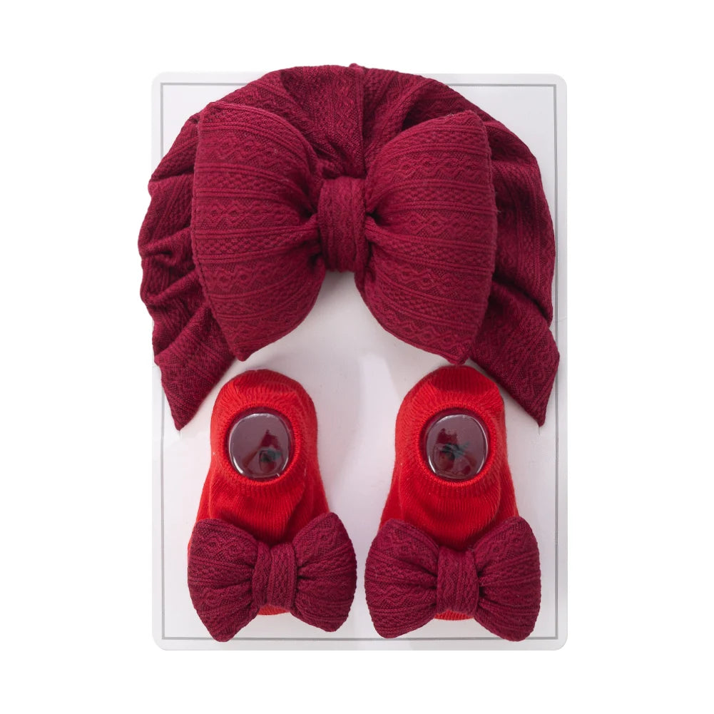 Baby Hat & Socks Gift Set – 3-Piece Bow Beanie & Non-Slip Socks (0–12M)
